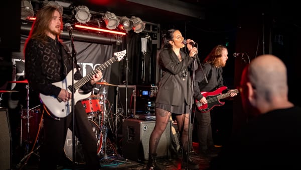 Post gig chat with Knife Bride's Mollie and Sean